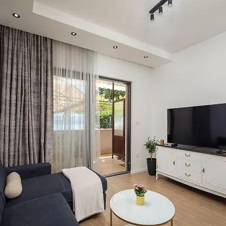 Apartment Tomas Omis